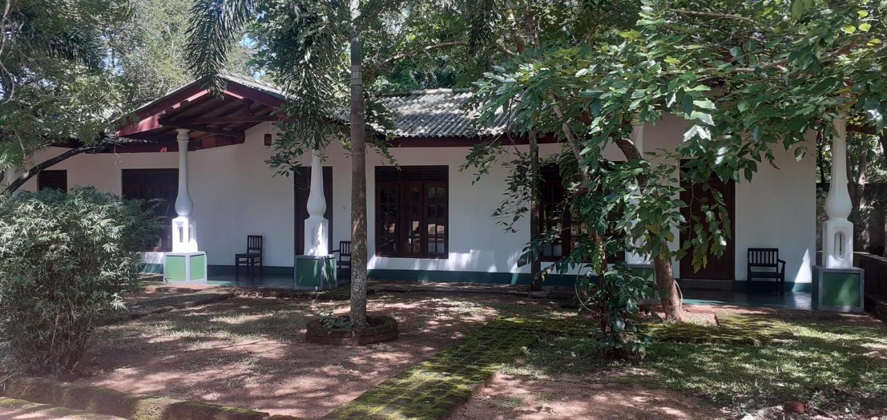 Mathews Holiday Resort Habarana Buitenkant foto