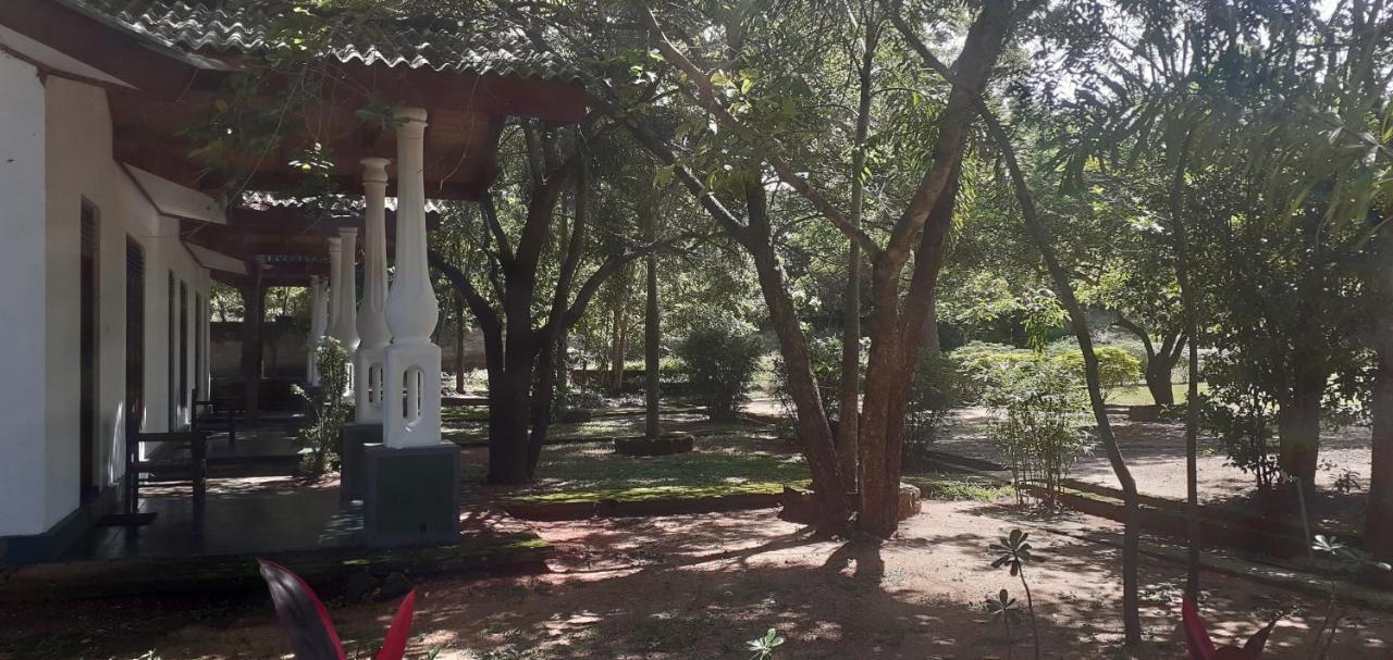 Mathews Holiday Resort Habarana Buitenkant foto