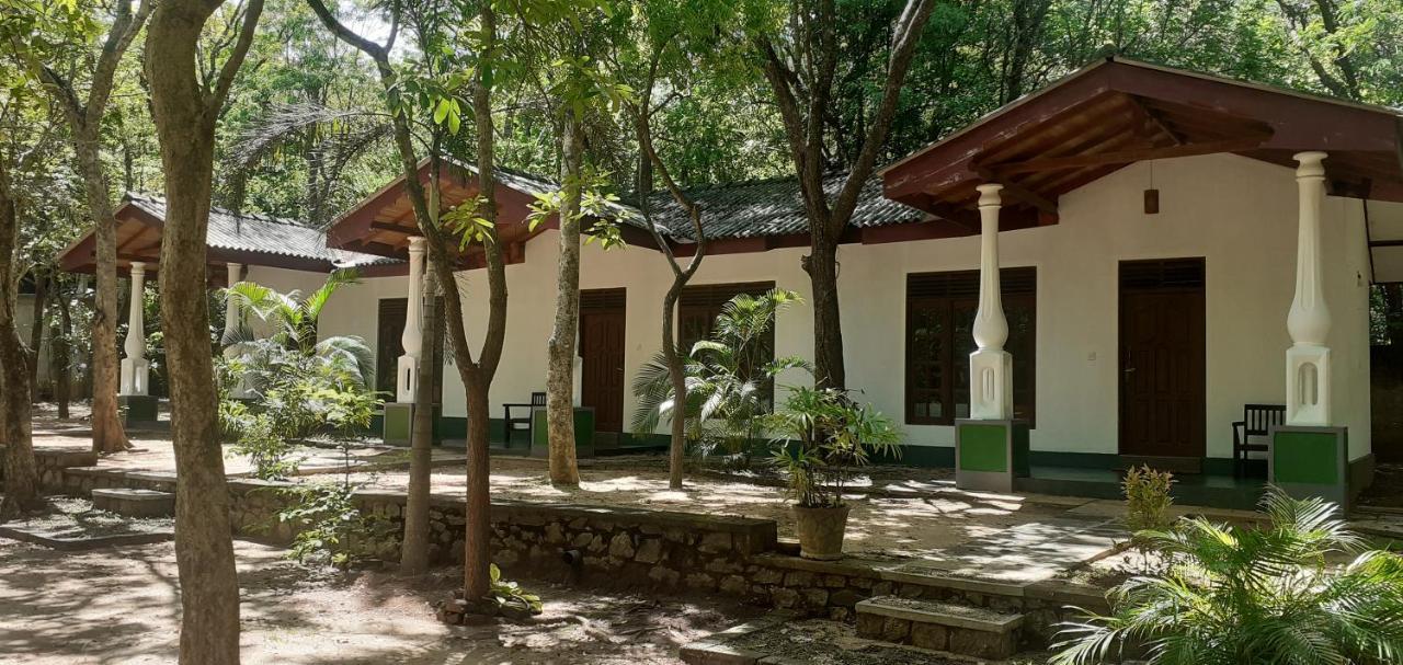 Mathews Holiday Resort Habarana Buitenkant foto