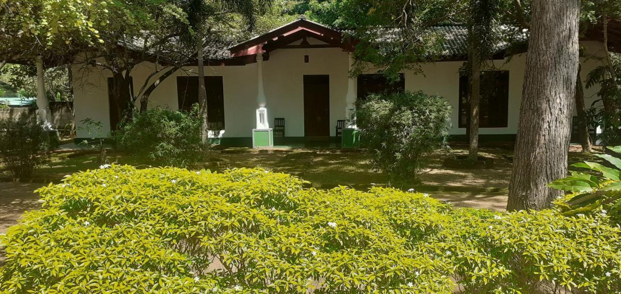 Mathews Holiday Resort Habarana Buitenkant foto