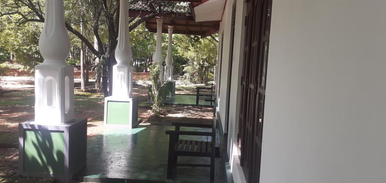 Mathews Holiday Resort Habarana Buitenkant foto