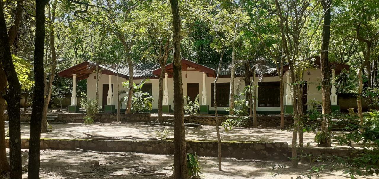 Mathews Holiday Resort Habarana Buitenkant foto